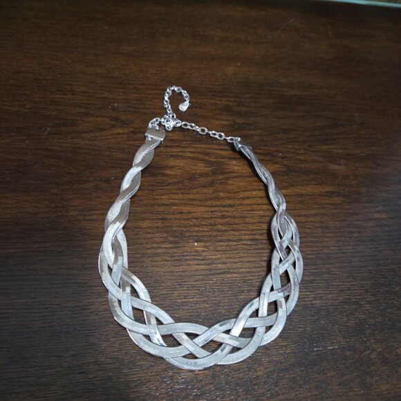VTG 80s Braided Herringbone Liquid Silver Tone Choker Necklace - Picture 5 of 8